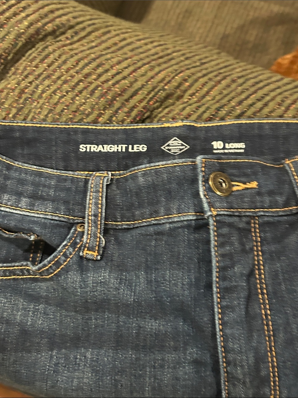 Old Navy Women's Straight-Leg Jeans in Dark Blue Wash - Picture 5 of 5